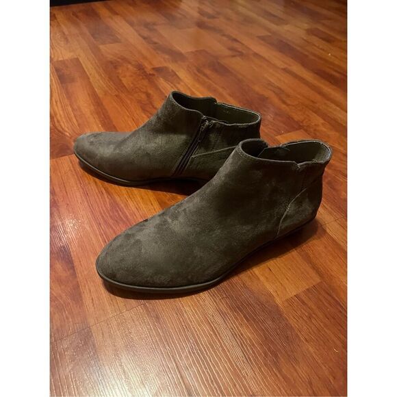 NWOT DOMINIQUE NICOLE Suede Ankle Boots. Size 11. - Picture 13 of 14